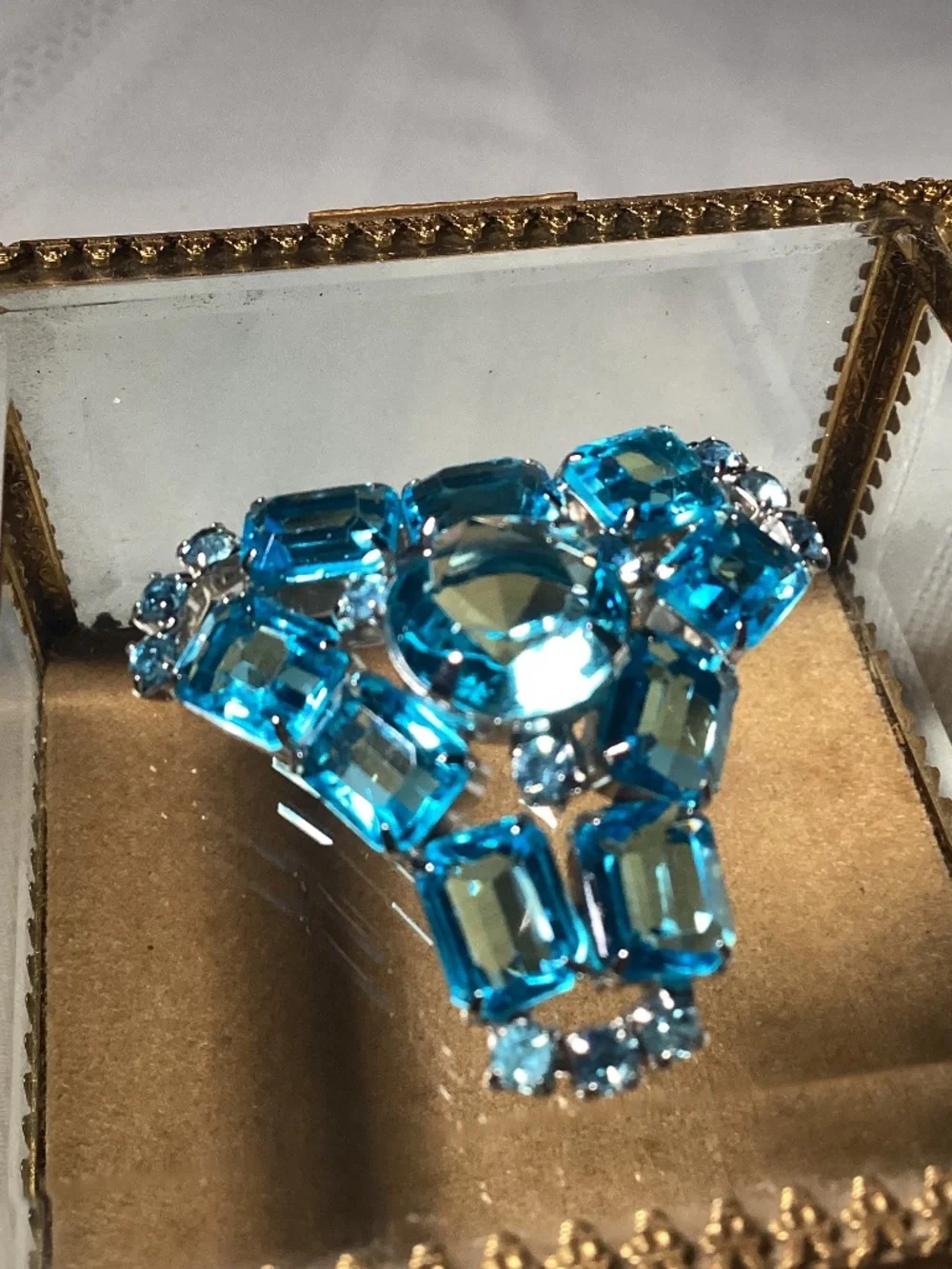 Art deco aquamarine colored vintage brooch. 💙💙💙💙💙RARE ONE 💃
